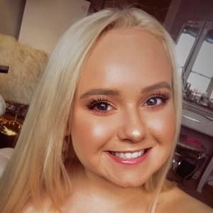 Meet your Posher, Elise